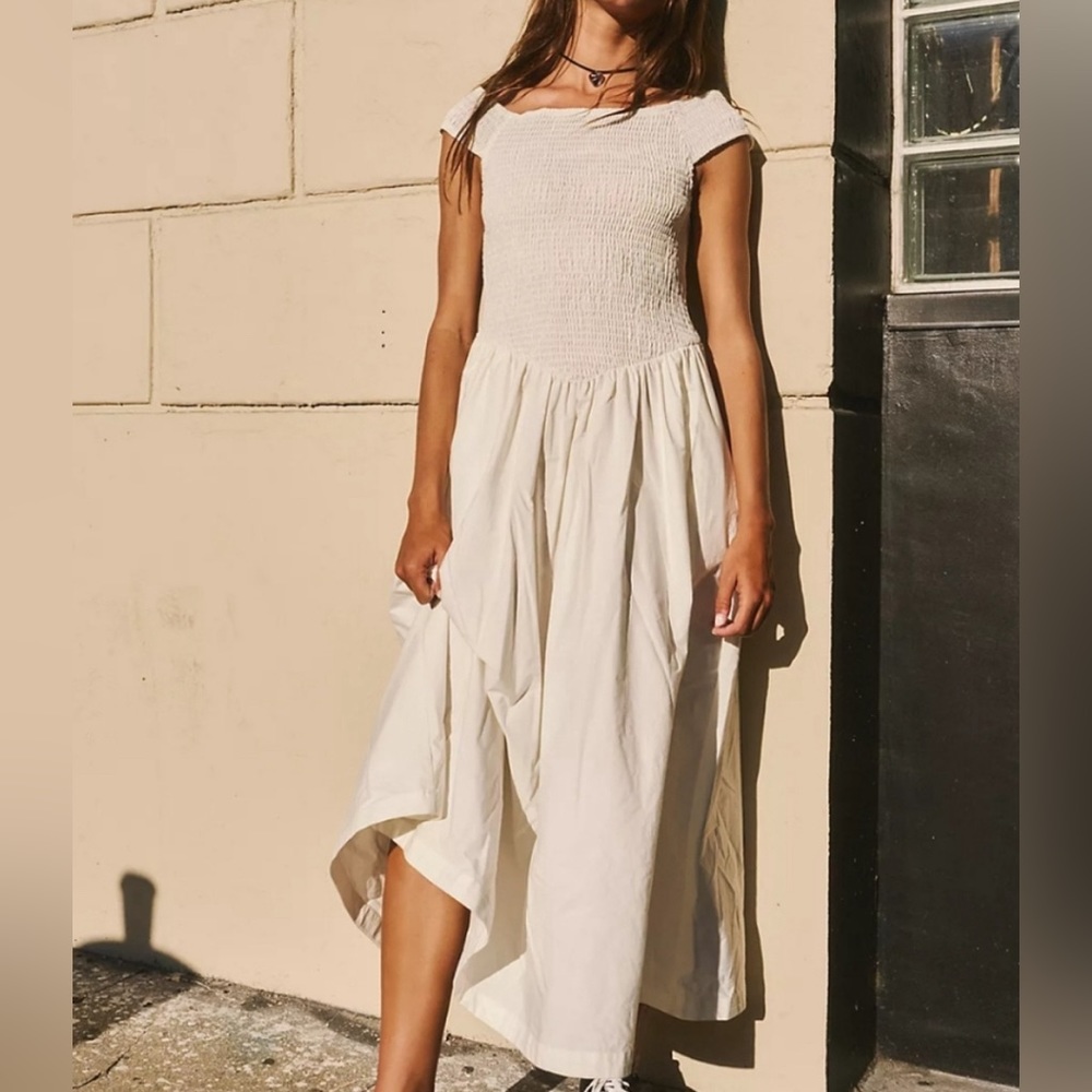 FREE PEOPLE Ceci Smocked MidiShop
SIZE M
